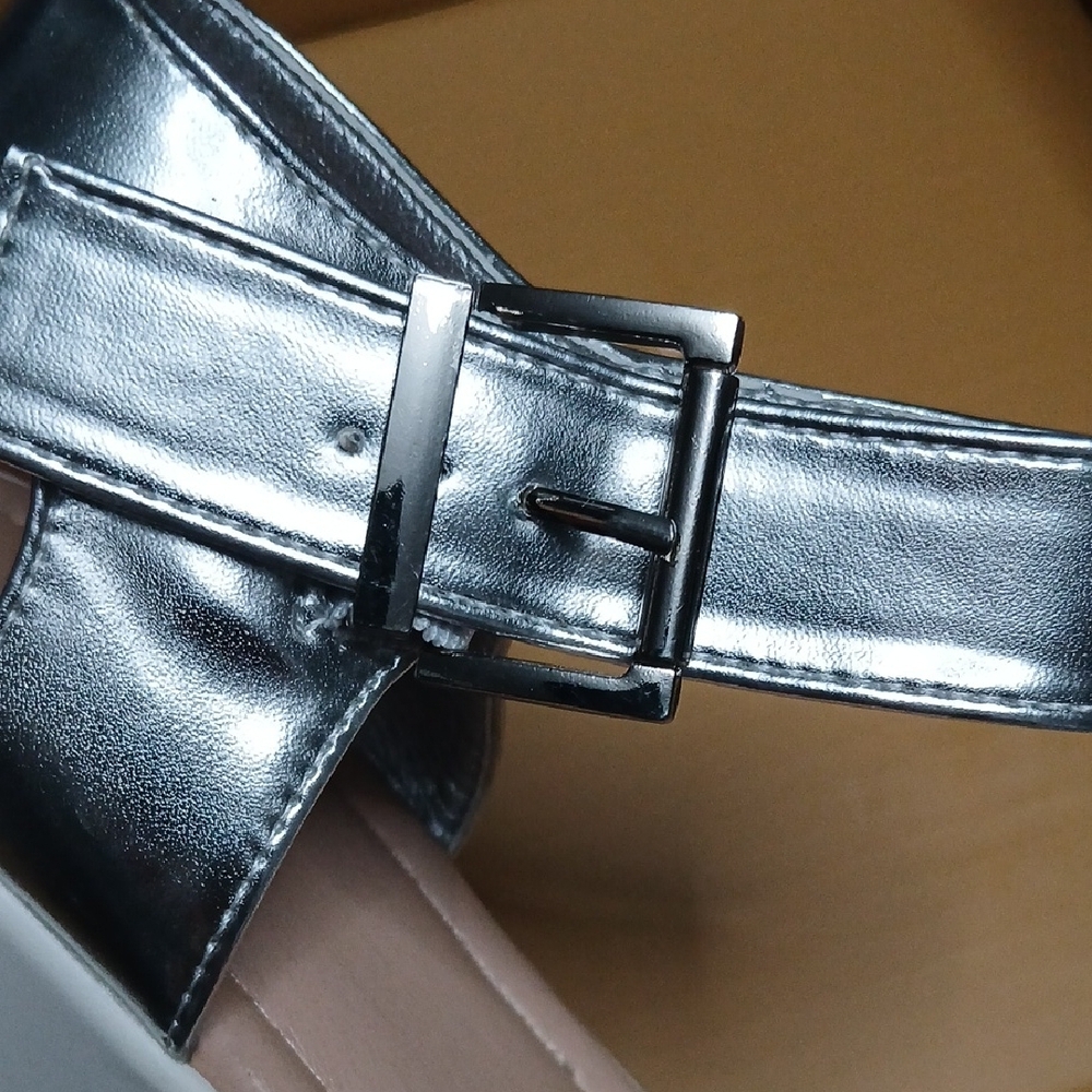 J ADAMS Silver Wedge Sandals - Picture 7 of 9